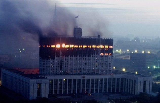 1993_WhiteHouseOnFire